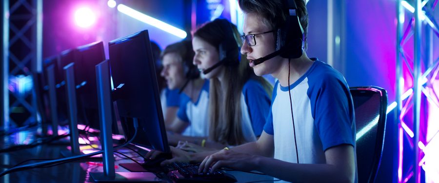 Jugendliche beim E-Sport