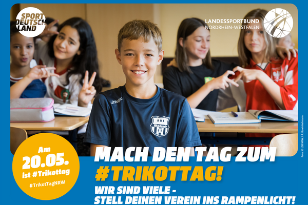 vier Schulkinder im Trikot