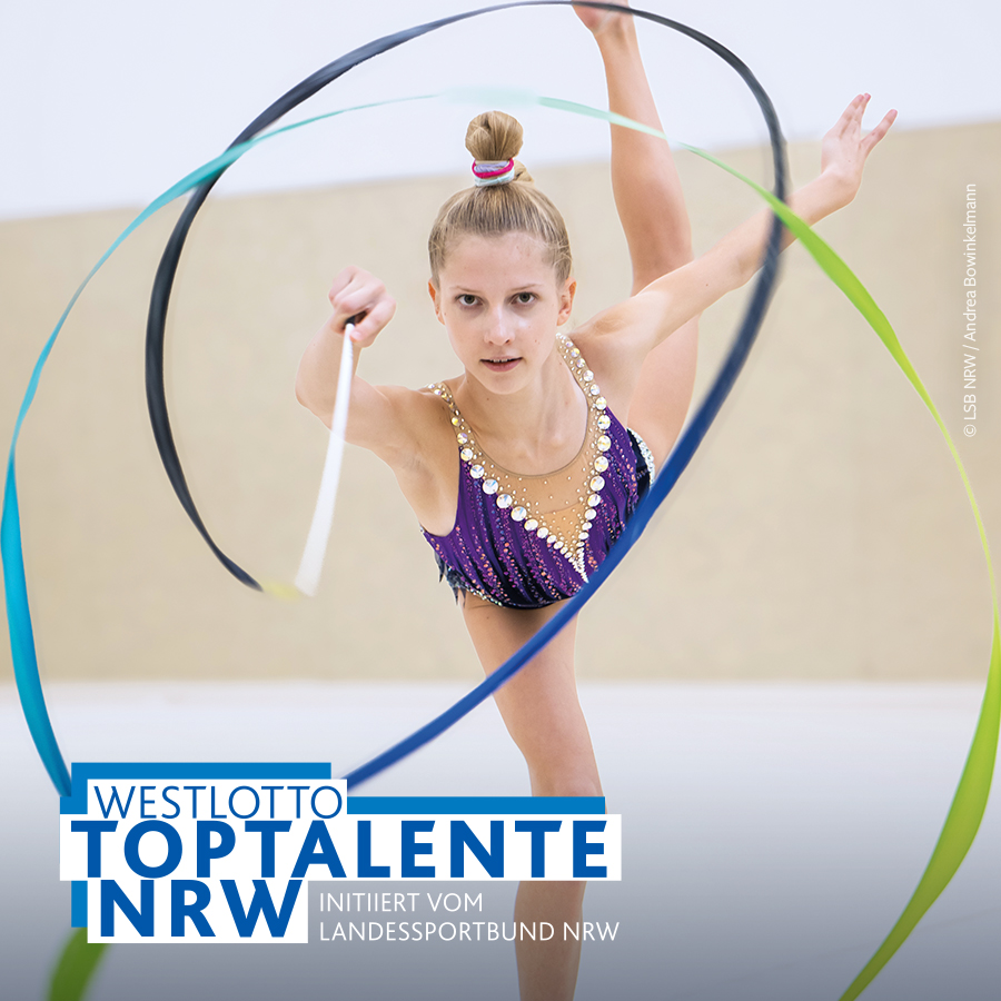 Amelia Kuznetsova macht Rhythmische Sportgymnastik