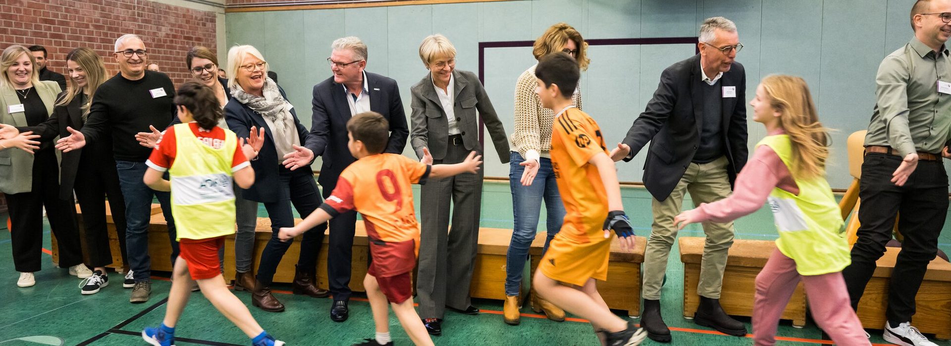 Zahlreiche zusätzliche Bewegungs-, Spiel- und Sportangebote an Startchancen-Schulen gestartet. Land stellt bis zu 2,5 Millionen Euro pro Schuljahr bereit.
